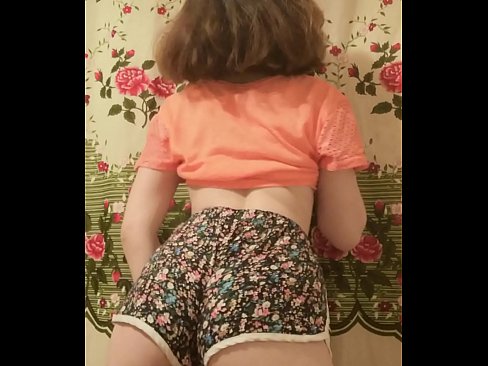 ❤️ Leanabh òg sexy a ’toirt dheth na shorts aice air a’ chamara ❌ Porn dachaigh aig gd.teencumpot.ru ❤