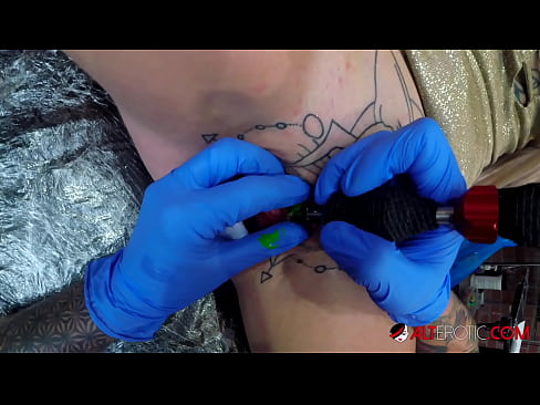 ❤️ Fìor tattooed hottie Sully Savage fhuair tattoo air a clitoris ❌  Porn dachaigh  aig gd.teencumpot.ru ❤